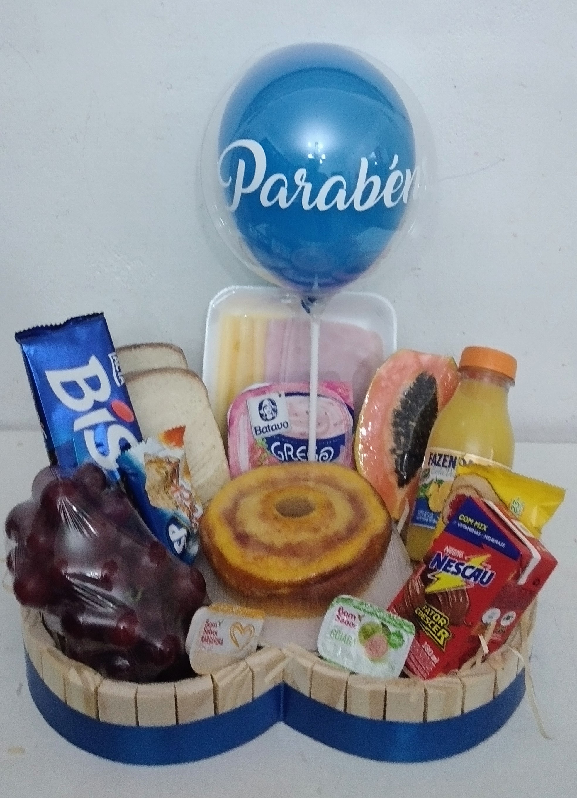 CESTA DE ANIVERS�RIO DA COR DO C�U